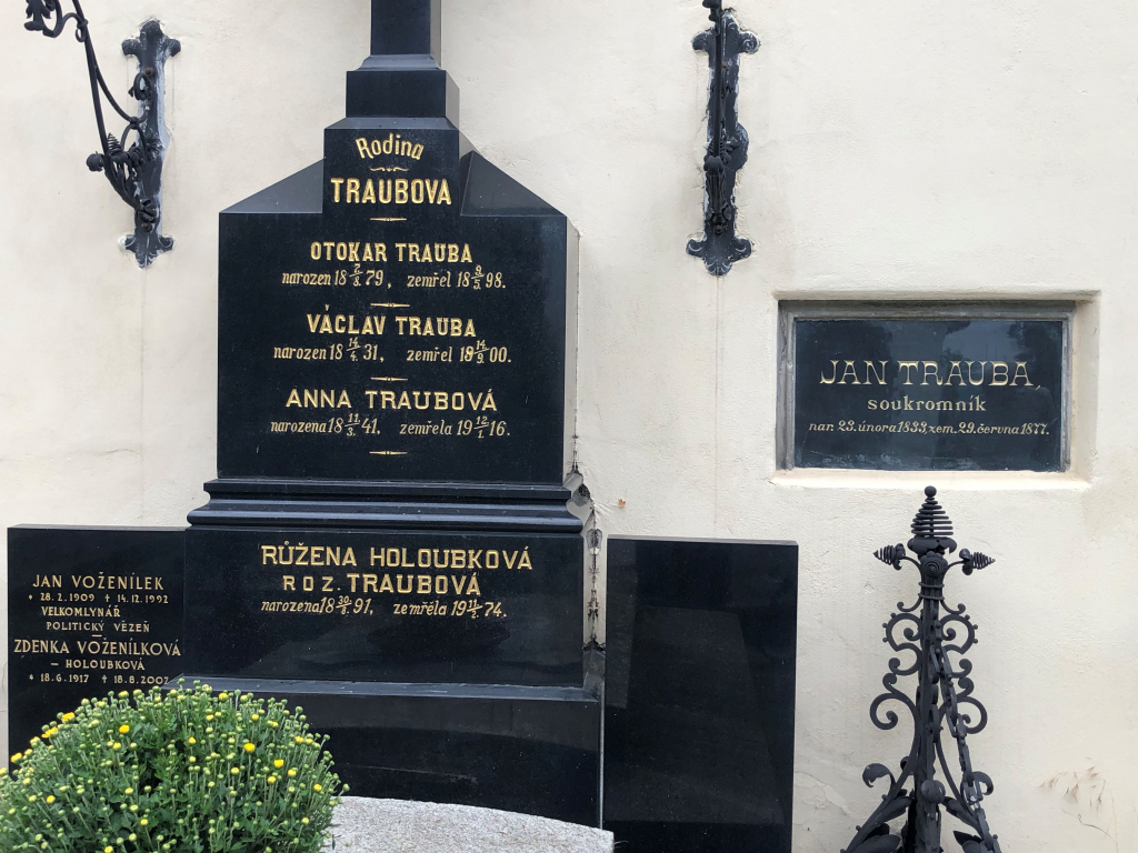 Voženílek_Rodinný hrob v Černošicích